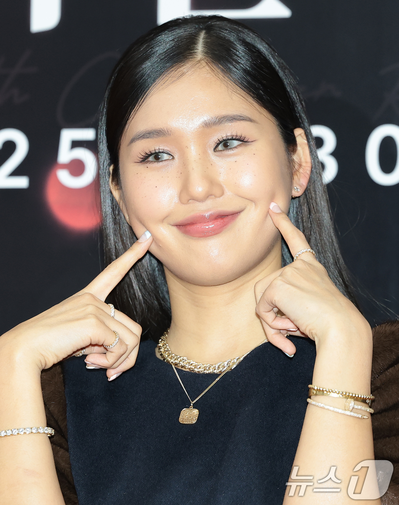 (서울=뉴스1) 권현진 기자 = 오마이걸 미미가 9일 서울 강남구 한국과학기술회관에서 열린 제30회 소비자의 날 KCA 문화연예 시상식에 참석해 포즈를 취하고 있다. 2025.12 …