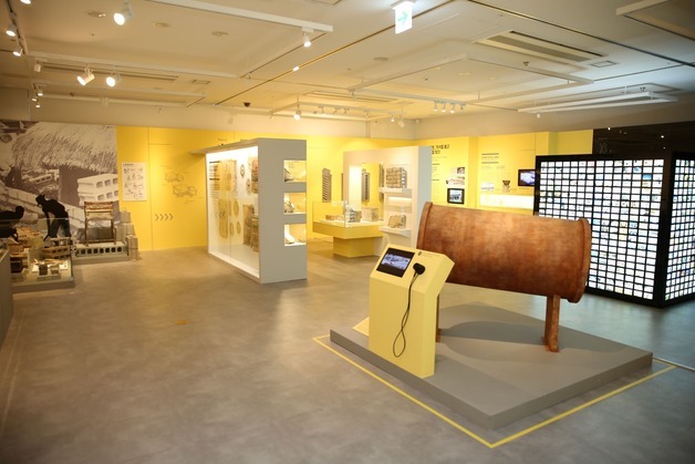 "건축재 넘어 삶의 역사로"…LH, 우리 곁의 시멘트 기획전 개막