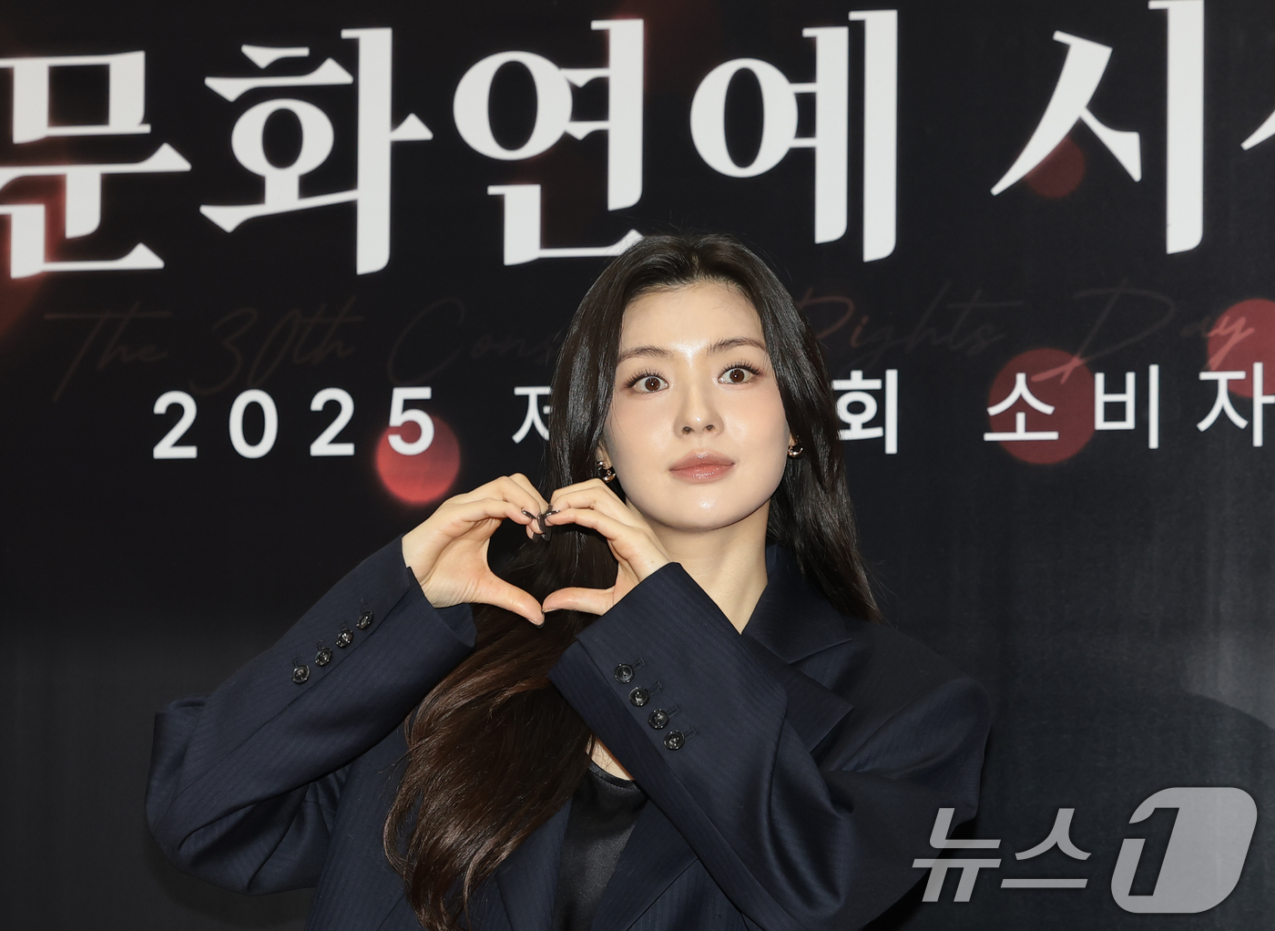 (서울=뉴스1) 권현진 기자 = 배우 이선빈이 9일 서울 강남구 한국과학기술회관에서 열린 제30회 소비자의 날 KCA 문화연예 시상식에 참석해 포즈를 취하고 있다. 2025.12. …