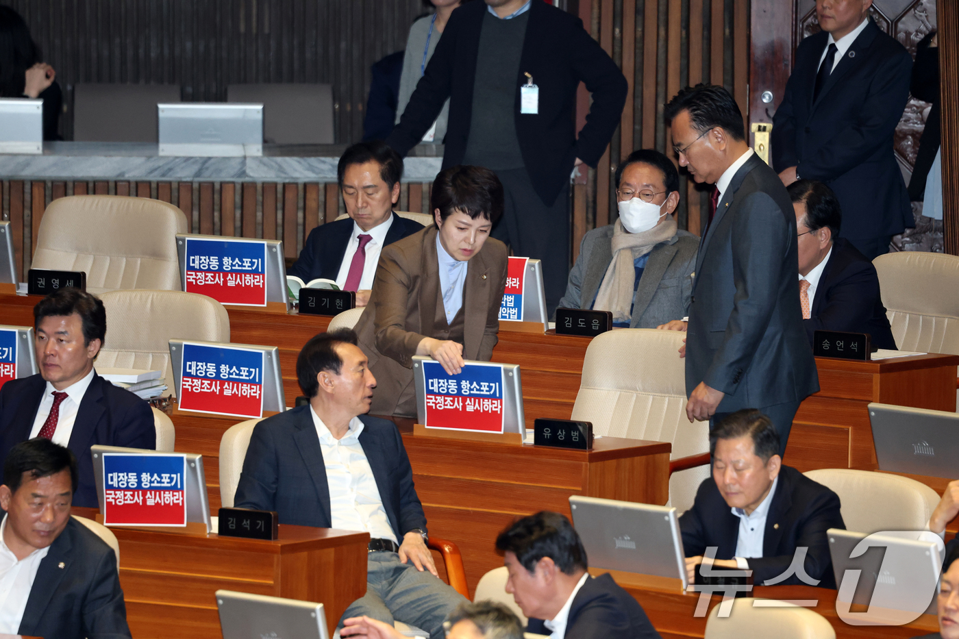 (서울=뉴스1) 이승배 기자 = 9일 서울 여의도 국회에서 열린 제429회국회(정기회) 제16차 본회의에서 나경원 국민의힘 의원이 가맹사업법 개정안에 대한 무제한토론(필리버스터)을 …