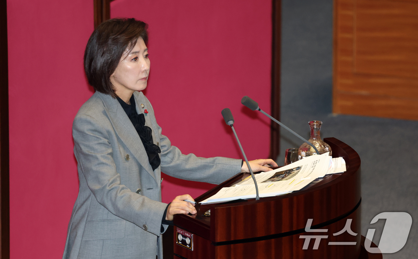 (서울=뉴스1) 이승배 기자 = 9일 서울 여의도 국회에서 열린 제429회국회(정기회) 제16차 본회의에서 나경원 국민의힘 의원이 가맹사업법 개정안에 대한 무제한토론(필리버스터)을 …