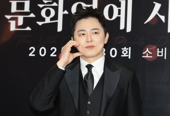 조정석, 달콤한 볼 하트