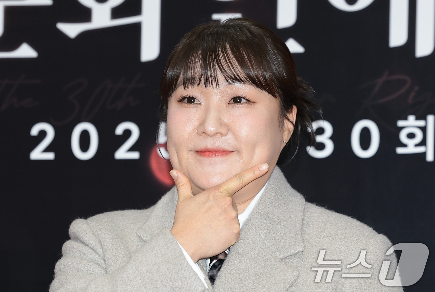 (서울=뉴스1) 권현진 기자 = 방송인 이수지가 9일 서울 강남구 한국과학기술회관에서 열린 제30회 소비자의 날 KCA 문화연예 시상식에 참석해 포즈를 취하고 있다. 2025.12 …