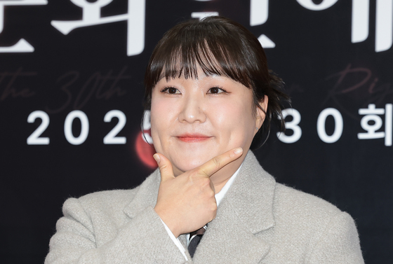 이수지, 귀여운 보조개 미소