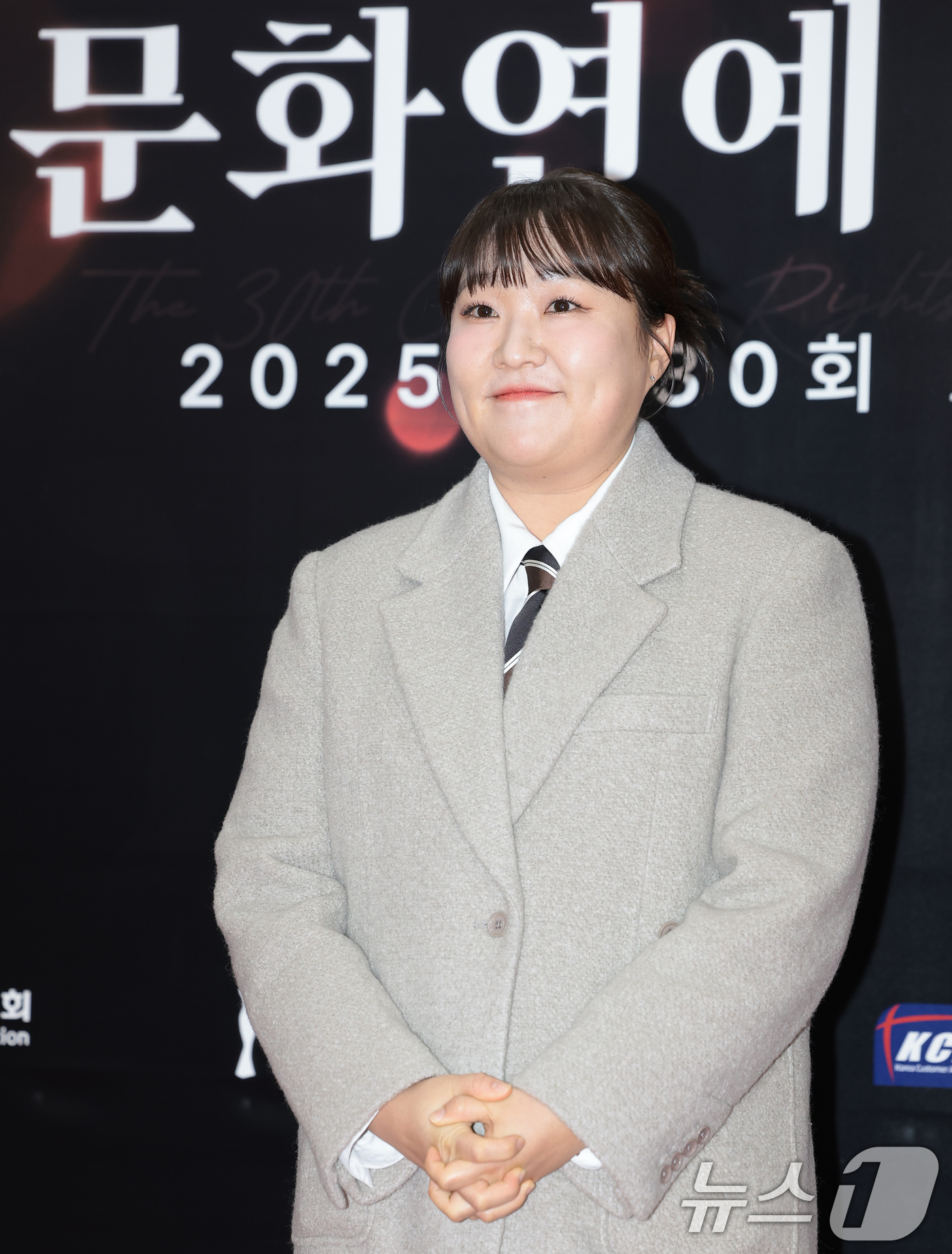 (서울=뉴스1) 권현진 기자 = 방송인 이수지가 9일 서울 강남구 한국과학기술회관에서 열린 제30회 소비자의 날 KCA 문화연예 시상식에 참석해 포즈를 취하고 있다. 2025.12 …