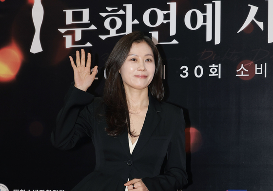 문소리, 우아한 손 인사