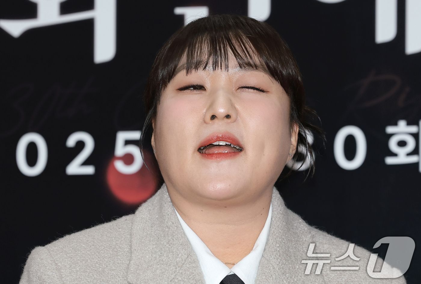 (서울=뉴스1) 권현진 기자 = 방송인 이수지가 9일 서울 강남구 한국과학기술회관에서 열린 제30회 소비자의 날 KCA 문화연예 시상식에 참석해 포즈를 취하고 있다. 2025.12 …