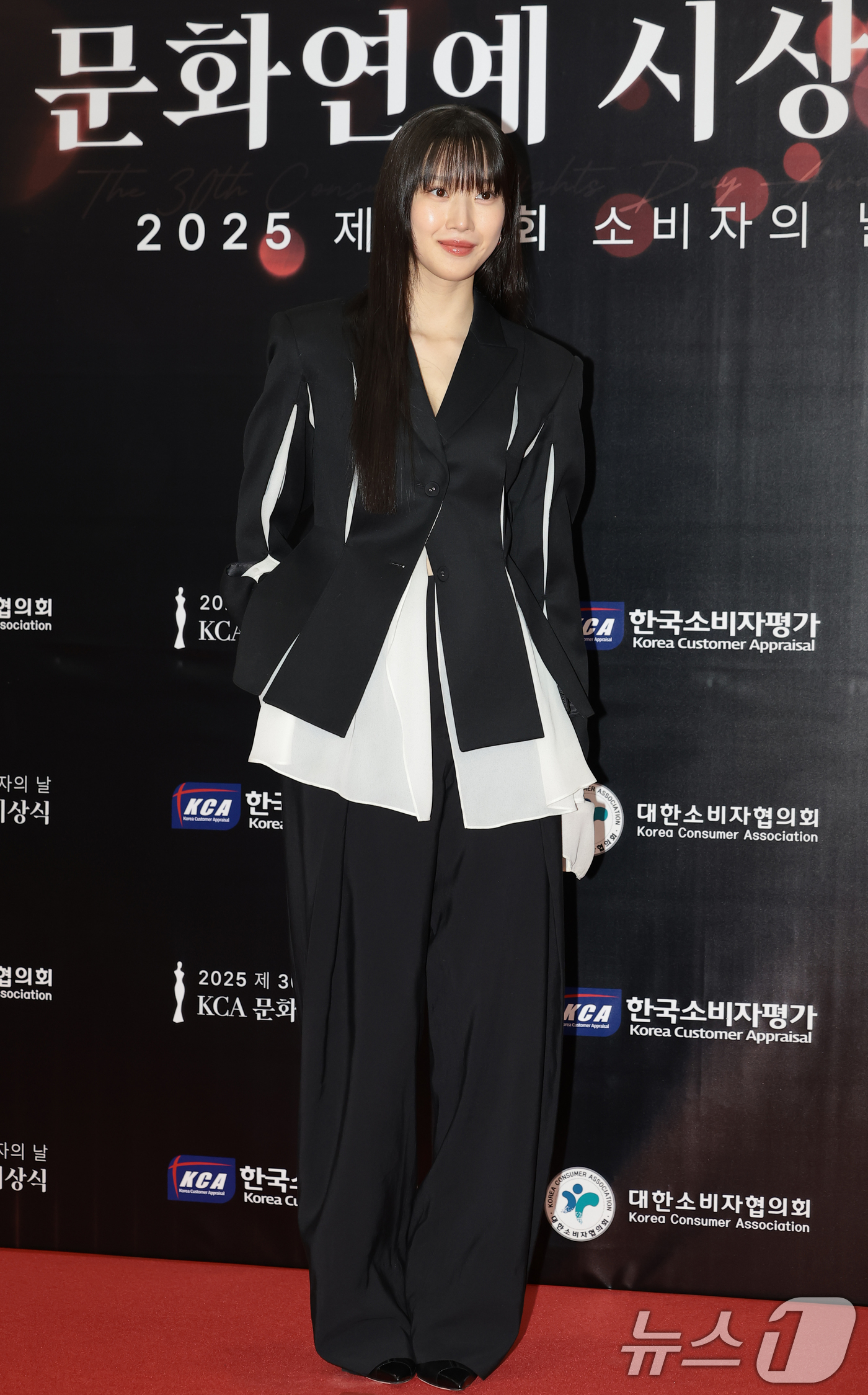 (서울=뉴스1) 권현진 기자 = 배우 문가영이 9일 서울 강남구 한국과학기술회관에서 열린 제30회 소비자의 날 KCA 문화연예 시상식에 참석해 포즈를 취하고 있다. 2025.12. …