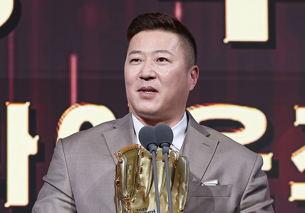 '41세 11개월 23일' 최형우, 최고령 골든글러브 경신…DH 수상