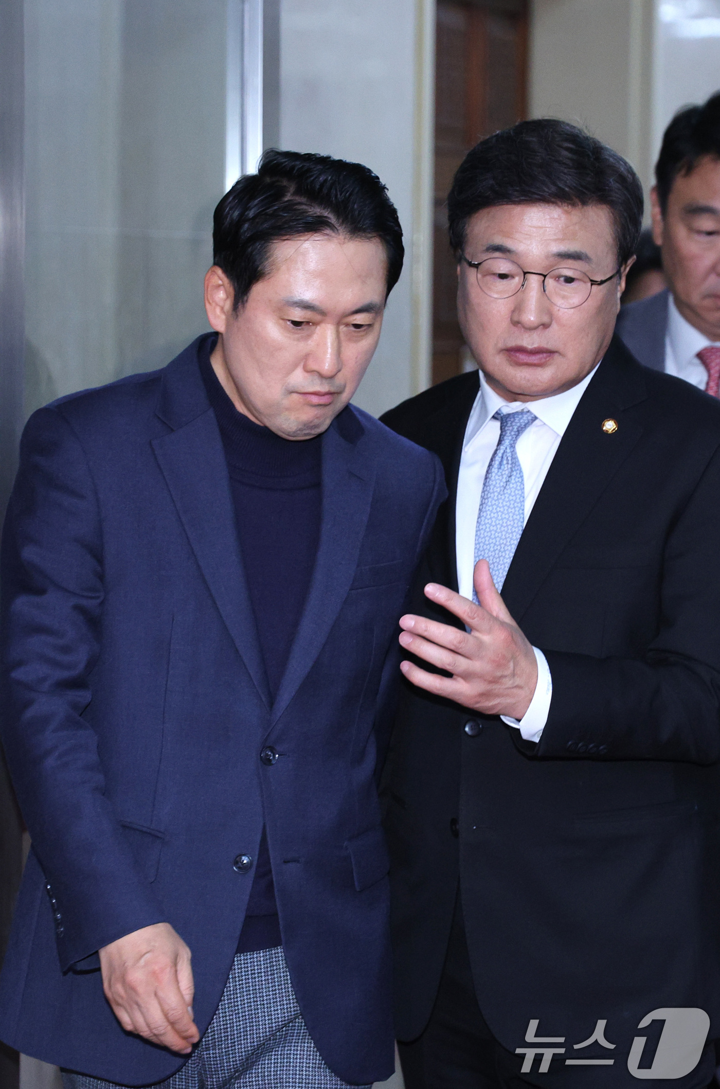 (서울=뉴스1) 신웅수 기자 = 장동혁 국민의힘 대표가 9일 서울 여의도 국회에서 우원식 의장을 항의방문한 후 의장실을 나서고 있다. 2025.12.9/뉴스1