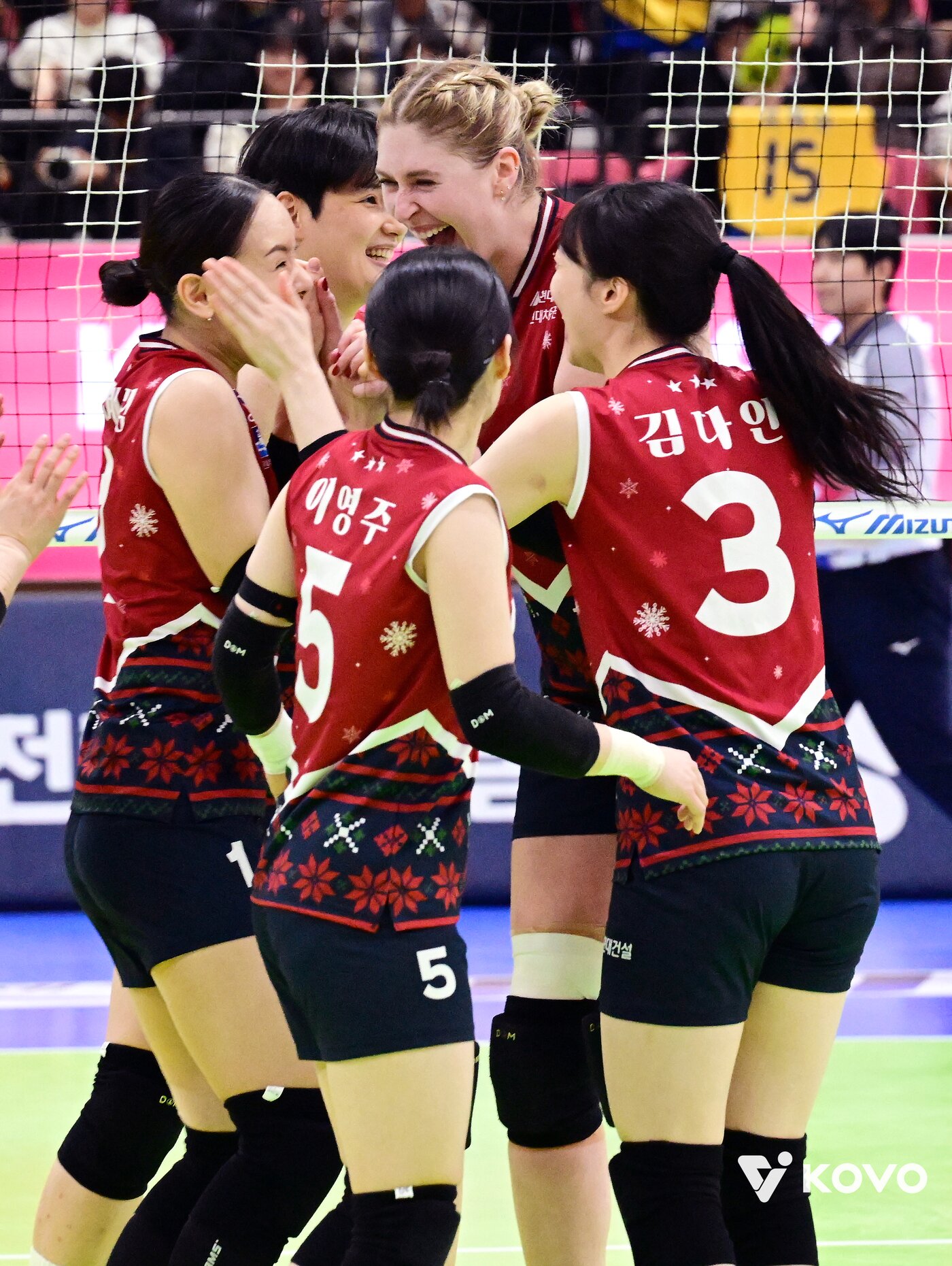 본문 이미지 - 현대건설 선수들. &#40;KOVO 제공&#41;