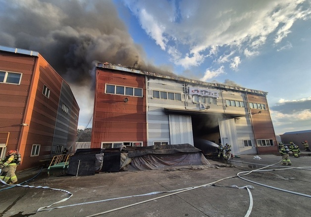 당진 열처리 공장서 불…1개 동 전소·1억 4800만 원 피해