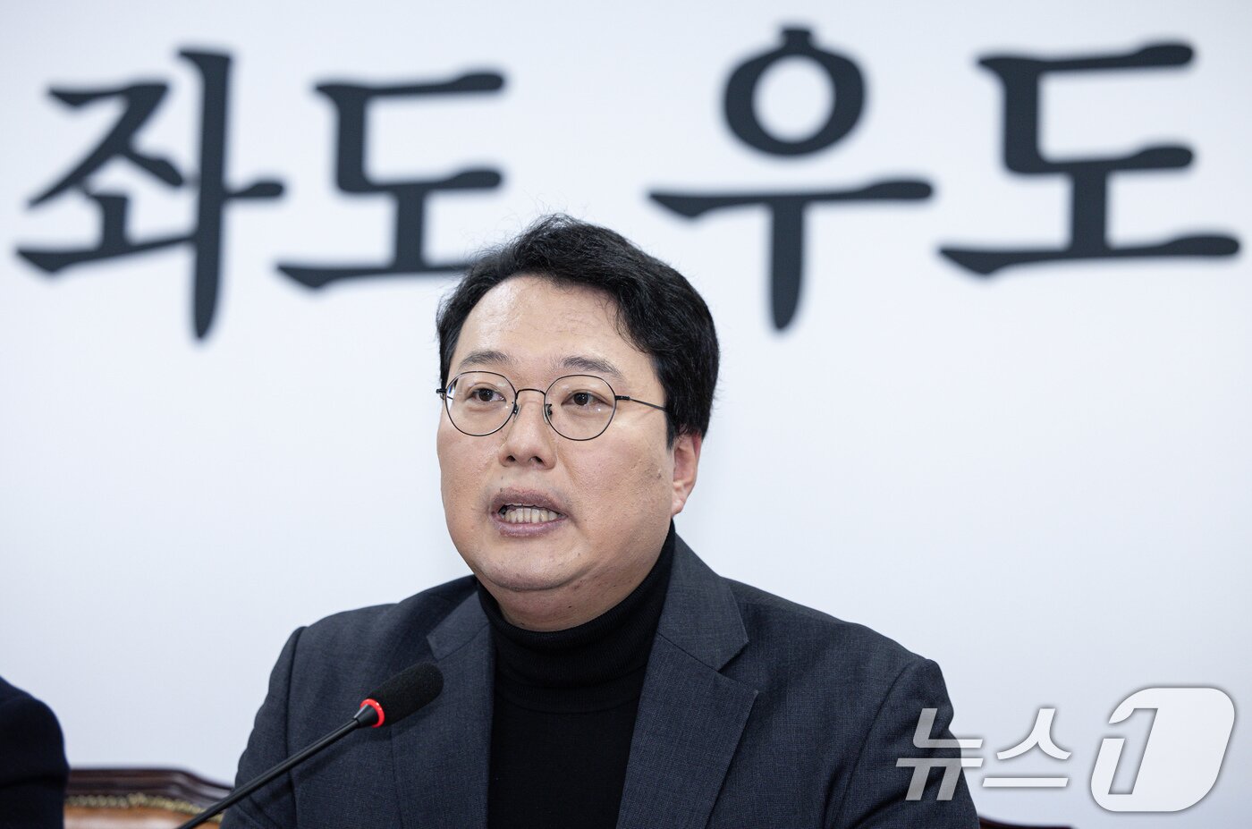 본문 이미지 - 천하람 개혁신당 당대표 직무대행 겸 원내대표가 10일 오전 서울 여의도 국회에서 열린 최고위원회의에서 발언하고 있다. 2025.2.10/뉴스1 ⓒ News1 이재명 기자