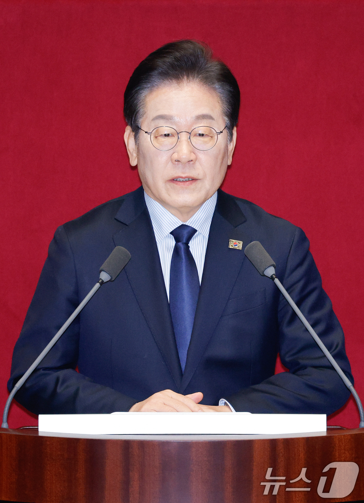 (서울=뉴스1) 안은나 기자 = 이재명 더불어민주당 대표가 10일 서울 여의도 국회 본회의장에서 '회복과 성장'을 주제로 제422회 국회(임시회) 교섭단체 대표연설을 하고 있다. …