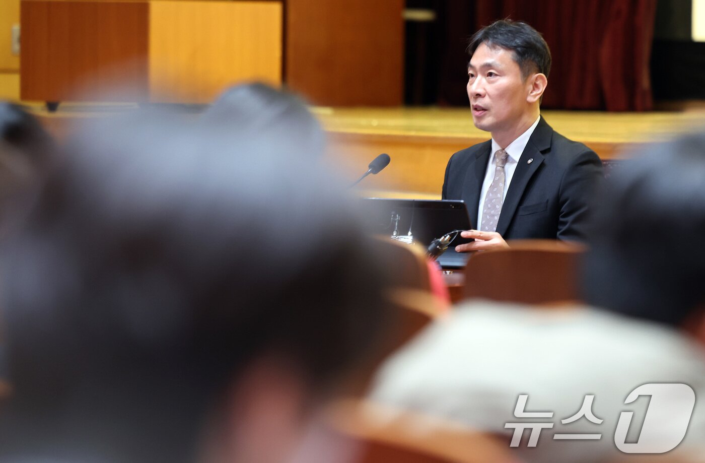 본문 이미지 - 이복현 금융감독원장이 10일 오전 서울 영등포구 금감원에서 열린 2025년도 금융감독원 업무계획 기자간담회에 참석해 모두 발언하고 있다. 2025.2.10/뉴스1 ⓒ News1 이동해 기자