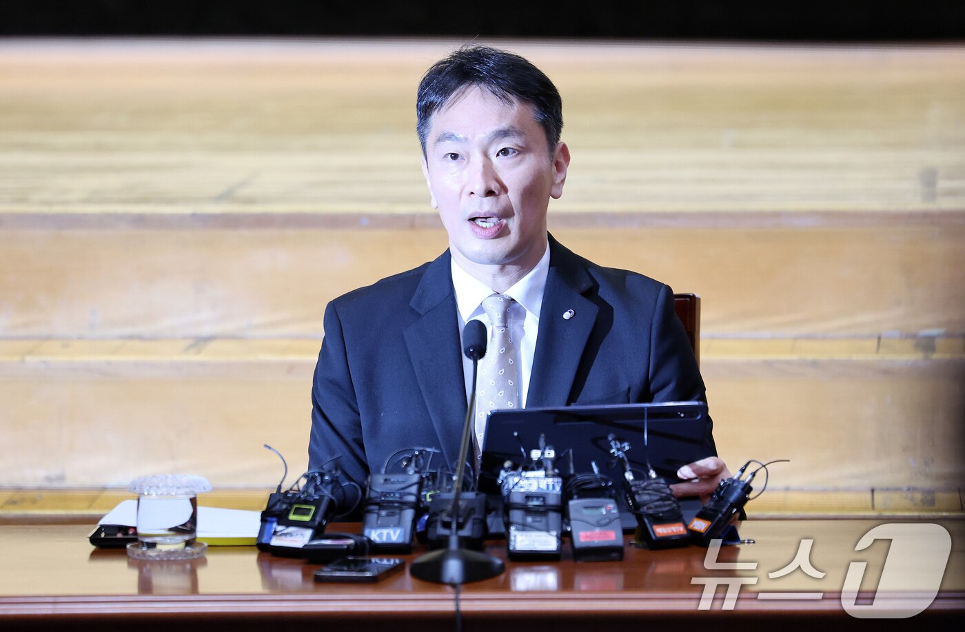 본문 이미지 - 이복현 금융감독원장이 10일 오전 서울 영등포구 금감원에서 열린 2025년도 금융감독원 업무계획 기자간담회에 참석해 모두 발언하고 있다. 2025.2.10/뉴스1 ⓒ News1 이동해 기자