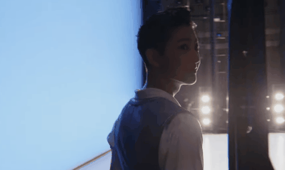 본문 이미지 - 고등학생 박윤재가 스위스 로잔 콩쿠르에서 결선 무대에 오르고 있다.