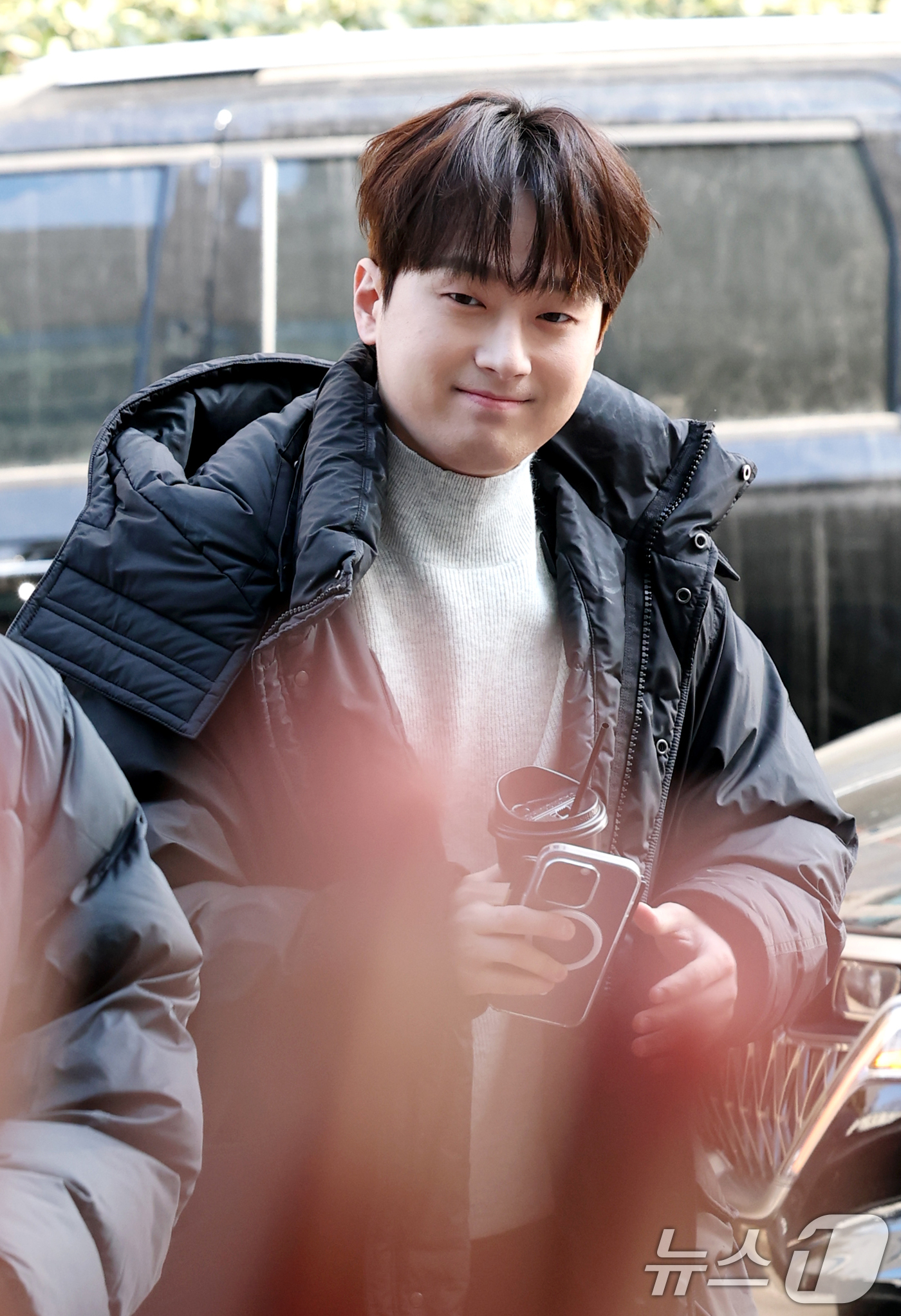 (서울=뉴스1) 권현진 기자 = 가수 이찬원이 10일 서울 영등포구 여의도동 KBS 신관에서 진행된 ‘불후의 명곡’ 녹화에 참석해 인사를 하고 있다. 2025.2.10/뉴스1