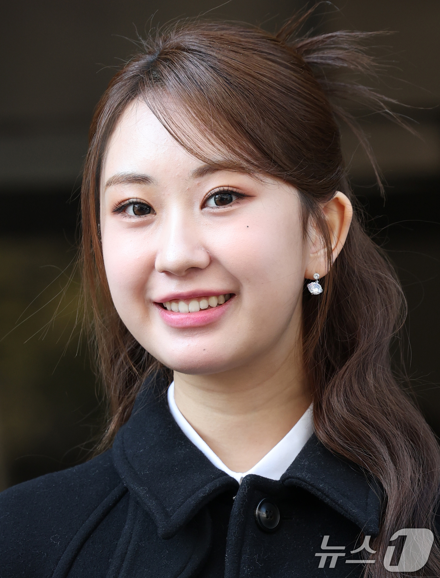 (서울=뉴스1) 권현진 기자 = 가수 전유진이 10일 서울 영등포구 여의도동 KBS 신관에서 진행된 ‘불후의 명곡’ 녹화에 참석해 인사를 하고 있다. 2025.2.10/뉴스1