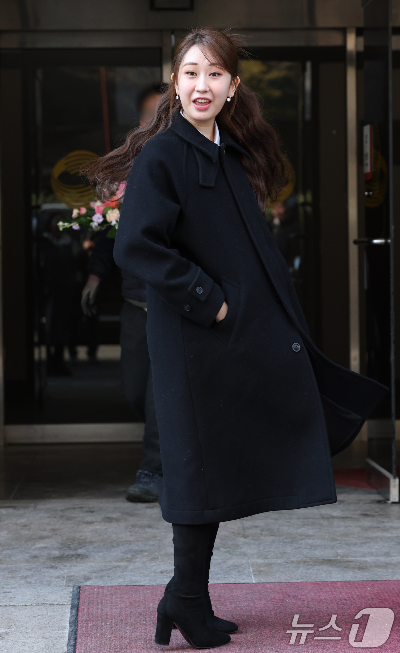 (서울=뉴스1) 권현진 기자 = 가수 전유진이 10일 서울 영등포구 여의도동 KBS 신관에서 진행된 ‘불후의 명곡’ 녹화에 참석해 인사를 하고 있다. 2025.2.10/뉴스1