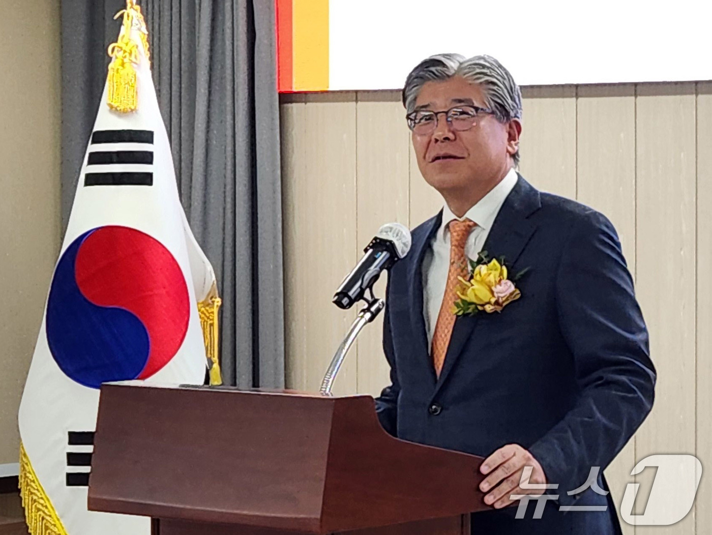 (춘천=뉴스1) 이종재 기자 = 김재호(62·사법연수원 21기) 신임 춘천지방법원장이 10일 오전 춘천지법 대회의실에서 열린 취임식에서 취임사를 하고 있다. 2025.2.10/뉴스 …