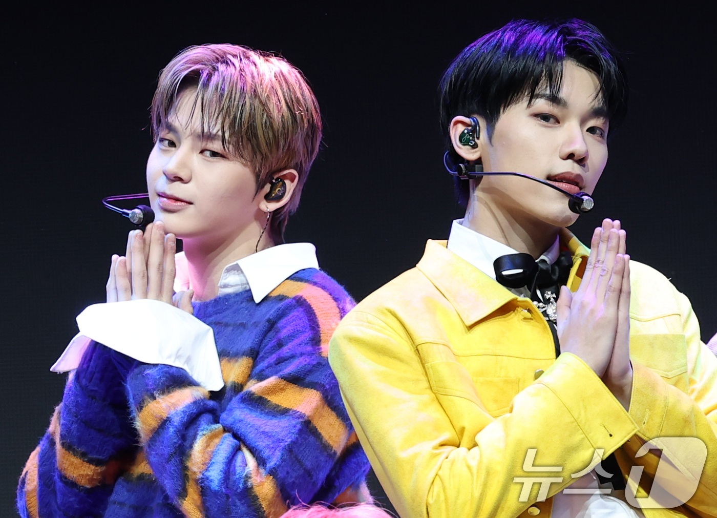 (서울=뉴스1) 권현진 기자 = 그룹 이븐의 문정현과 이정현(오른쪽)이 10일 오후 서울 광진구 광장동 예스24 라이브홀에서 가진 네 번째 미니앨범 'HOT MESS' 발매 기념 …