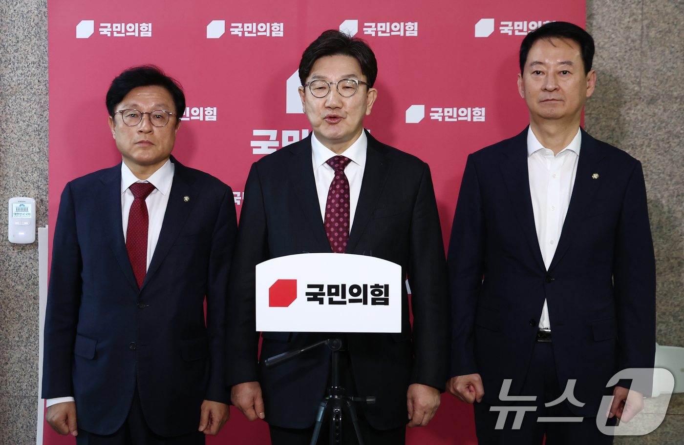 (서울=뉴스1) 김민지 기자 = 권성동 국민의힘 원내대표가 10일 오후 서울 여의도 국회에서 현안 관련 브리핑을 하고 있다. 2025.2.10/뉴스1