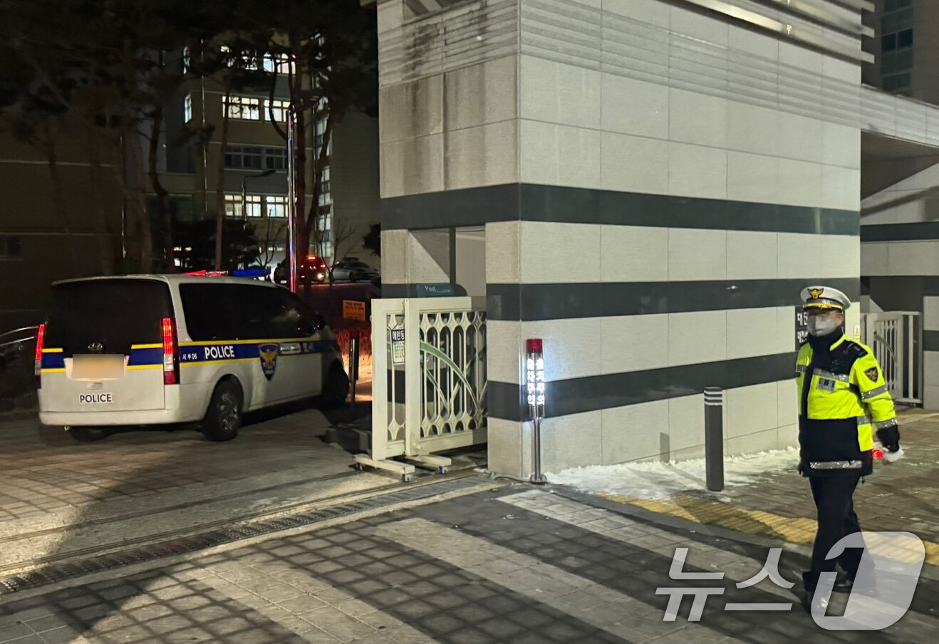 본문 이미지 - 지난 10일 오후 5시 50분께 대전 서구 한 초등학교에서 초등학교 1학년 김하늘 양이 흉기에 찔려 사망하는 사고가 발생했다. 2025.2.10/뉴스1 ⓒ News1 양상인 기자