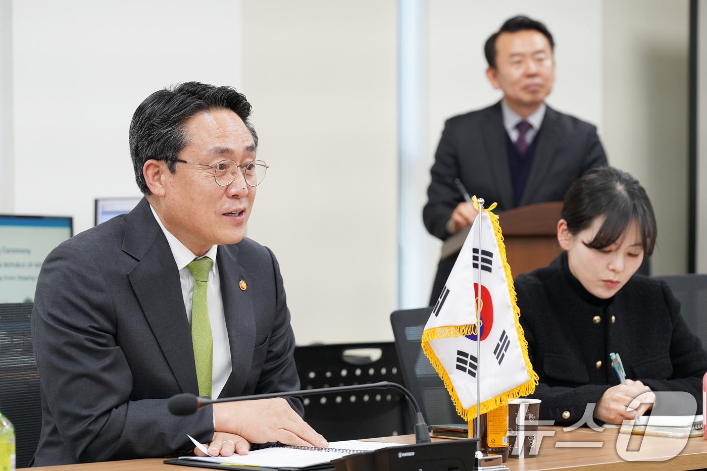 (서울=뉴스1) 김진환 기자 = 강도형 해양수산부 장관이 10일 서울 마포구 국립수산물품질관리원 서울지원에서 열린 한-호주 녹색해운항로 구축 협력을 위한 양해각서 체결식에서 발언하 …