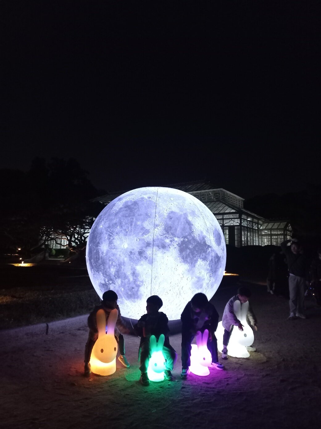 본문 이미지 - 2023년 열린 '달밤에 과학, 창경궁 천체관측' 행사 사진(국가유산청 제공)