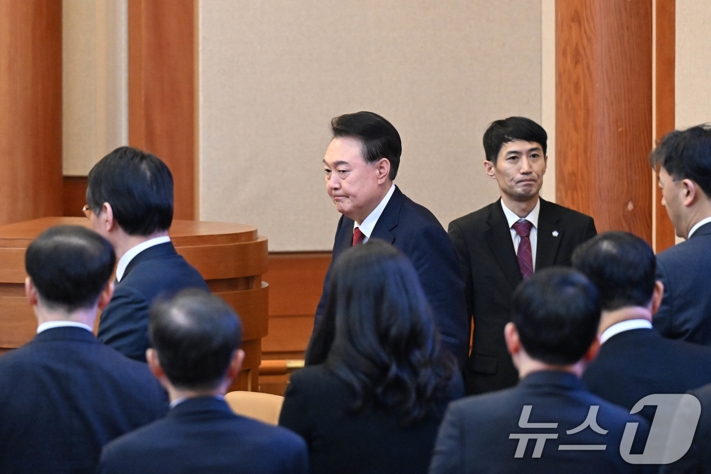 (서울=뉴스1) 사진공동취재단 = 윤석열 대통령이 11일 서울 종로구 헌법재판소에서 열린 '윤석열 대통령 탄핵심판 7차 변론'에 출석하고 있다. 2025.2.11/뉴스1