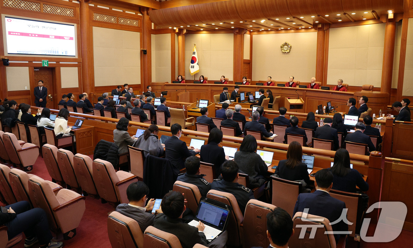 (서울=뉴스1) 사진공동취재단 = 11일 서울 종로구 헌법재판소에서 '윤석열 대통령 탄핵심판 7차 변론'이 열리고 있다. 2025.2.11/뉴스1