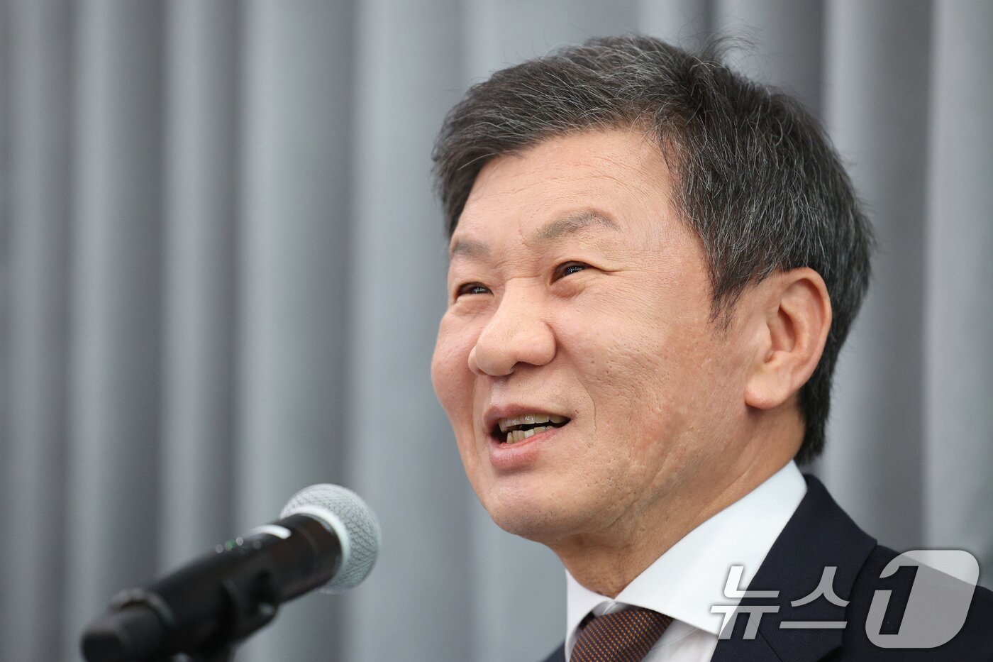 본문 이미지 - 4선에 도전하는 정몽규 대한축구협회장이 11일 오전 서울 종로구 포니정재단에서 기자회견을 하고 있다. 2025.2.11/뉴스1 ⓒ News1 신웅수 기자
