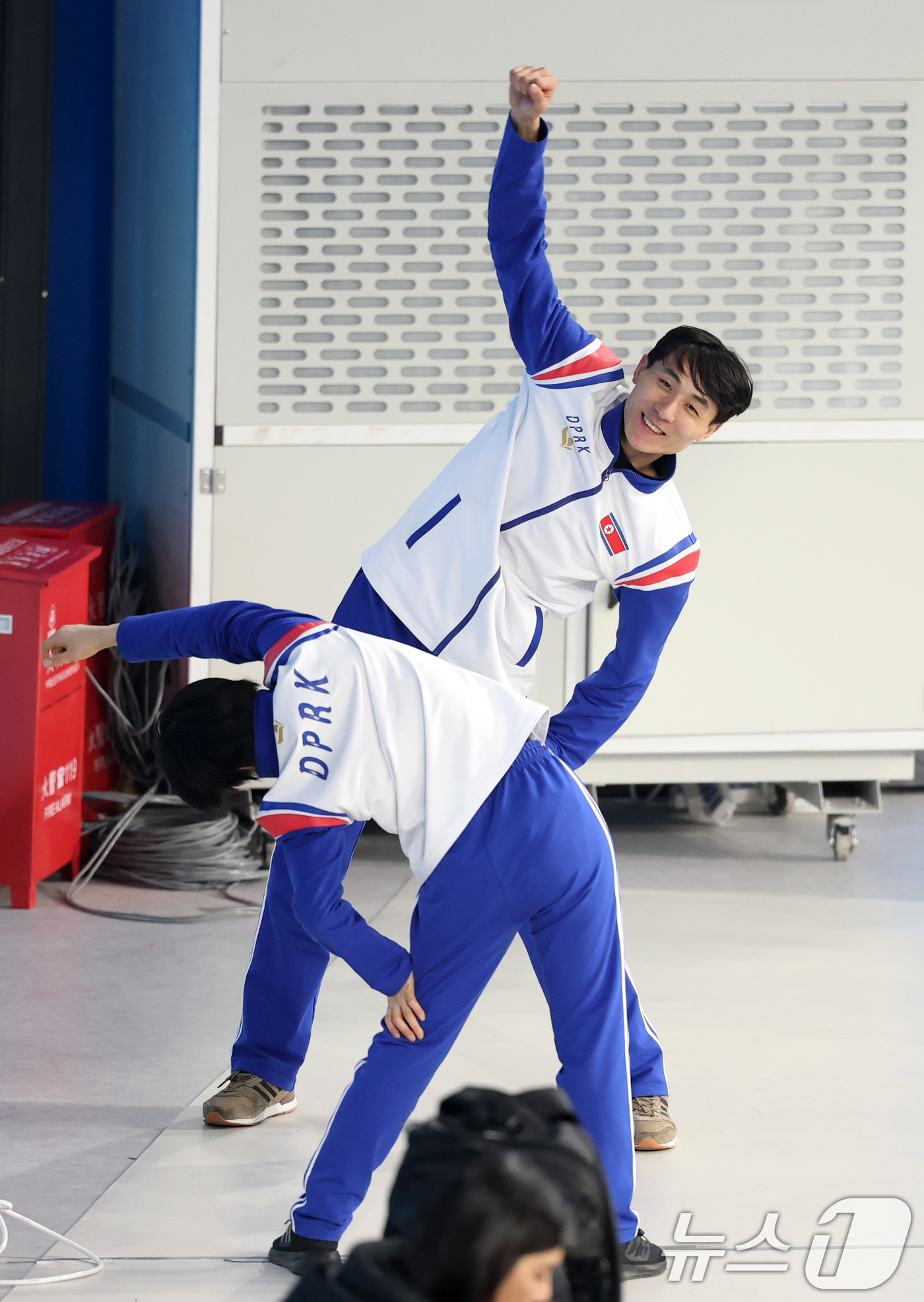 (하얼빈(중국)=뉴스1) 이승배 기자 = 하얼빈 동계아시안게임에 출전하는 북한 피겨 페어 렴대옥·한금철이 11일(현지시간)  중국 헤이룽장성 하얼빈 빙상훈련센터 다목적홀에서 훈련하 …