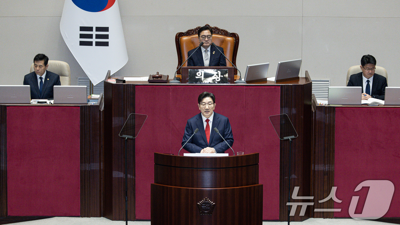 (서울=뉴스1) 이재명 기자 = 권성동 국민의힘 원내대표가 11일 오전 서울 여의도 국회 본회의장에서 '다시 한번 힘차게 전진하는 대한민국을 만들겠다'는 주제로 제422회 국회(임 …