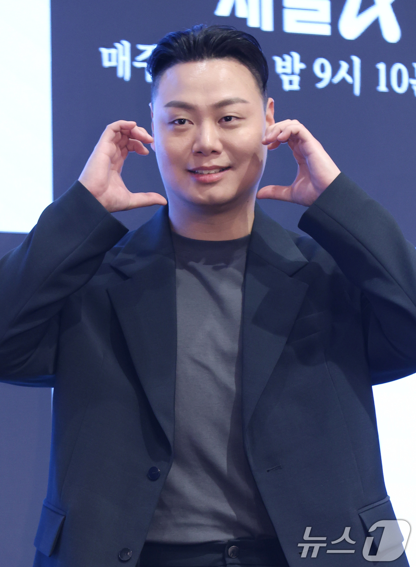 (서울=뉴스1) 권현진 기자 = 배우 임재혁이 11일 서울 구로구 더세인트에서 열린 채널A 새 토일드라마 '마녀' 제작발표회에서 포즈를 취하고 있다.'마녀'는 마녀라 불리는 여자를 …