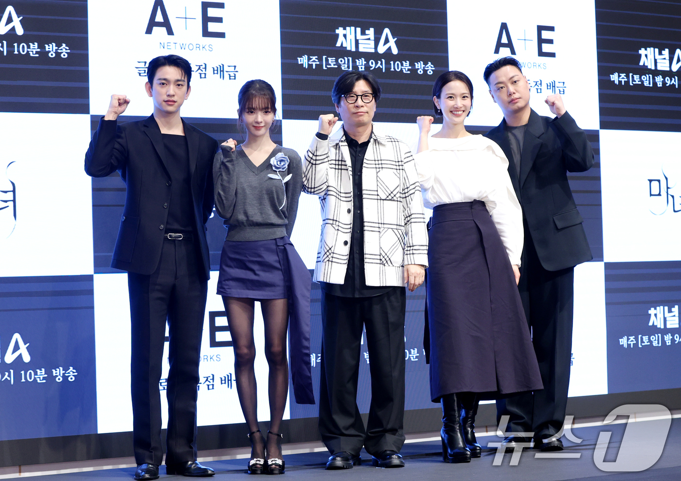 (서울=뉴스1) 권현진 기자 = 배우 박진영(왼쪽부터)과 노정의, 김태균 감독, 장희령, 임재혁이 11일 서울 구로구 더세인트에서 열린 채널A 새 토일드라마 '마녀' 제작발표회에서 …