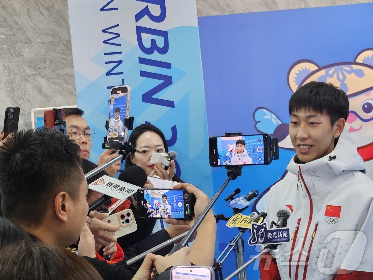 본문 이미지 - 중국 선수들을 취재하는 중국 기자들ⓒ News1 안영준 기자