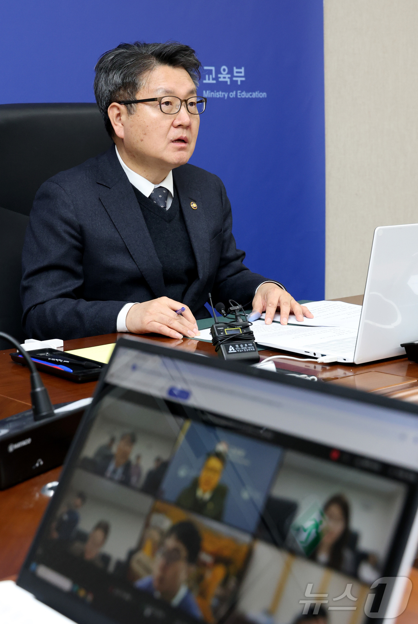 (세종=뉴스1) 김기남 기자 = 오석환 교육부 차관이 11일 오후 세종시 정부세종청사에서 열린 2025학년도 신학기 대비 주요 대학 전공자율선택제 준비상황 점검회의를 주재하며 전국 …