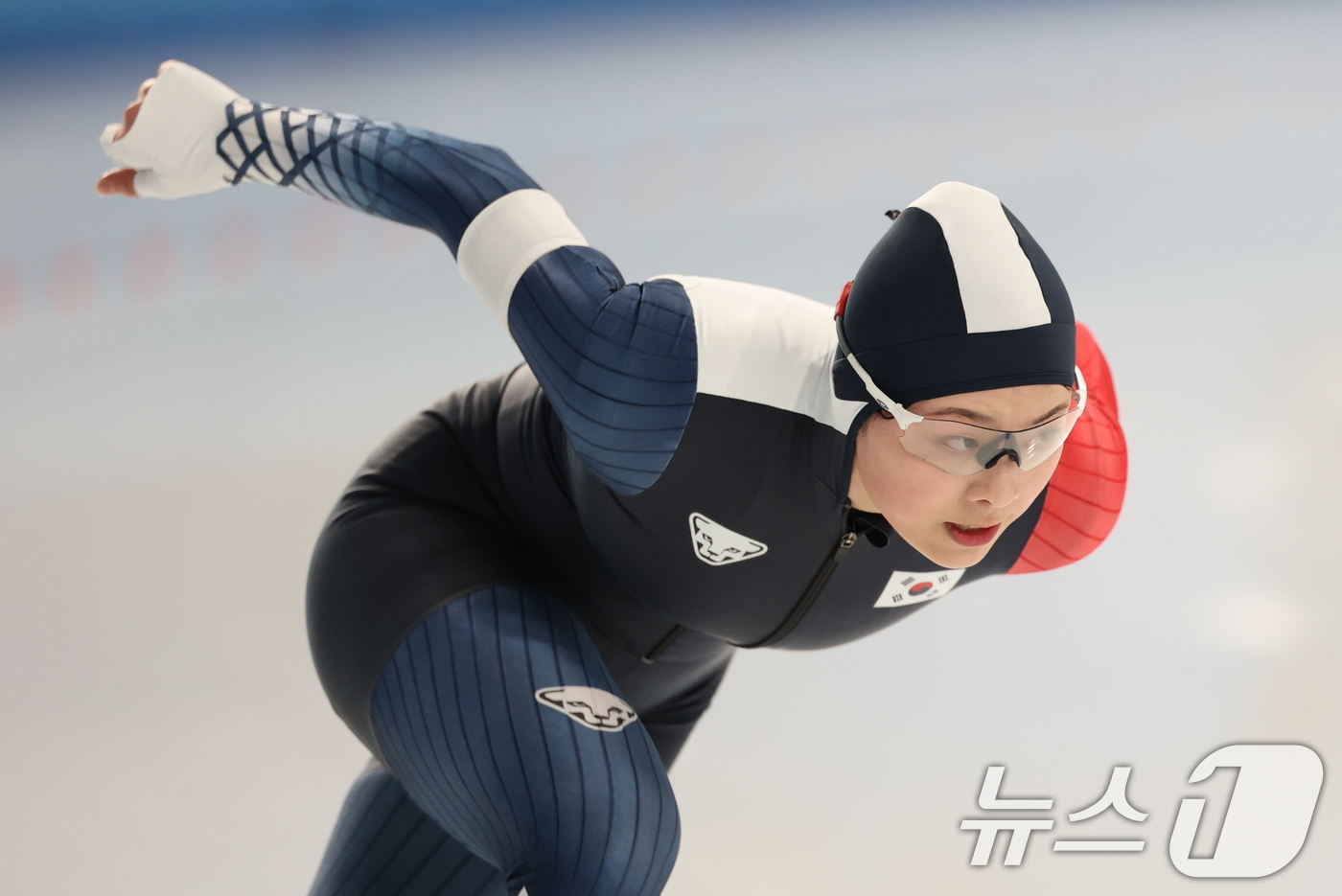 (하얼빈(중국)=뉴스1) 이승배 기자 = 11일(현지시간) 중국 헤이룽장성 하얼빈 스피드 스케이트 오벌에서 열린 하얼빈 동계아시안게임 스피드 스케이팅 여자 1,000m에서 김경주가 …