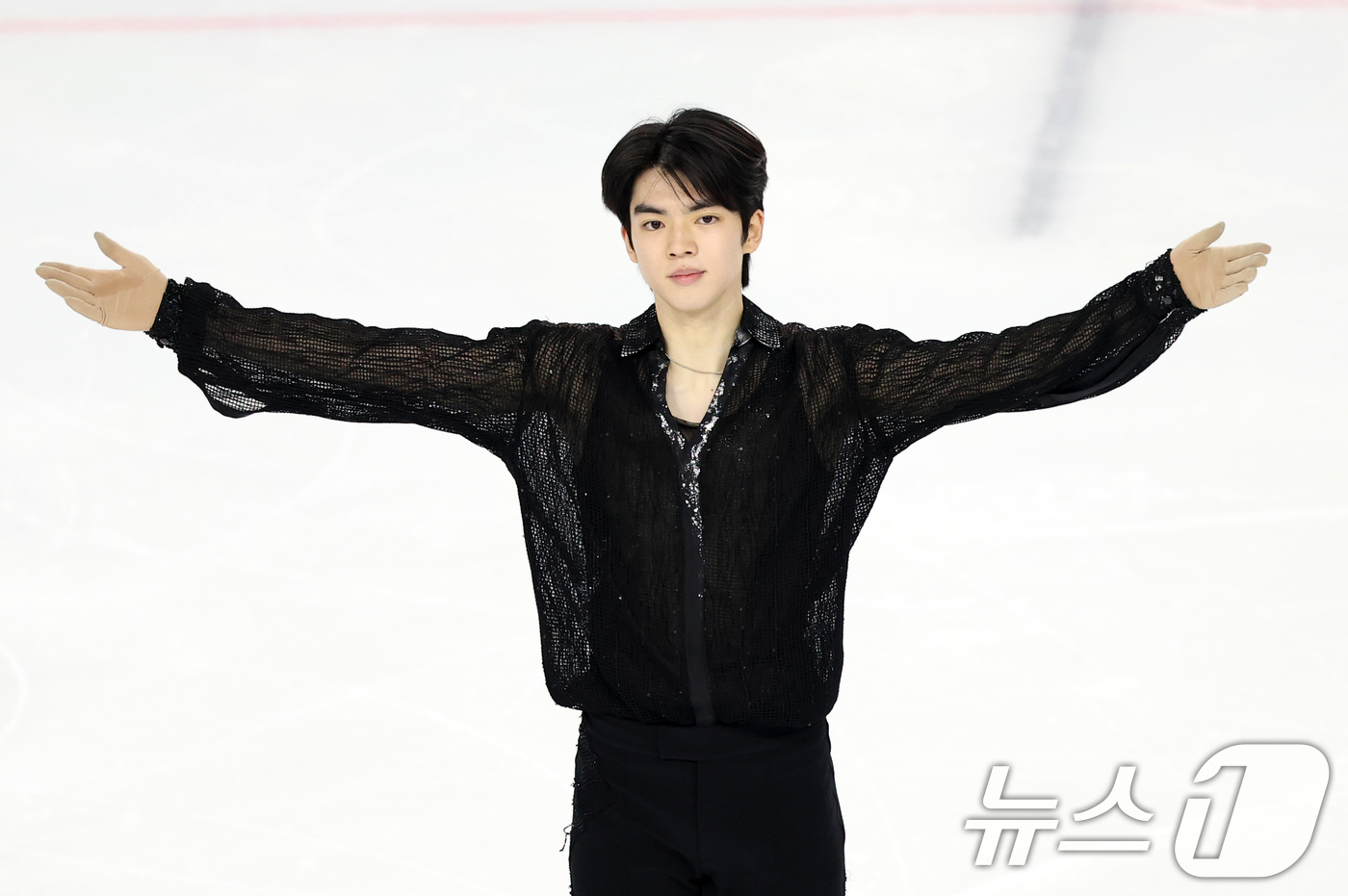 (하얼빈(중국)=뉴스1) 이승배 기자 = 피겨 차준환이 11일(현지시간)  중국 헤이룽장성 하얼빈 빙상훈련센터 다목적홀에서 열린 하얼빈 동계아시안게임 피겨 남자 싱글 쇼트에서 연기 …