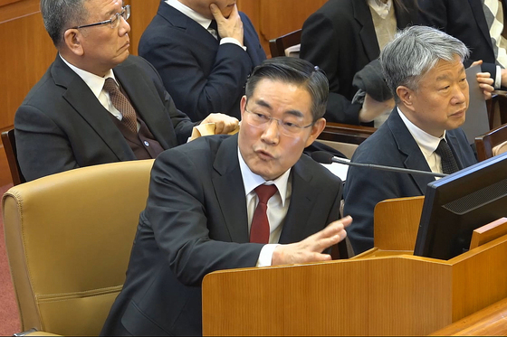 신원식 "안가 만찬서 비상조치 언급" 재차 증언…尹 1심은 인정 안 해