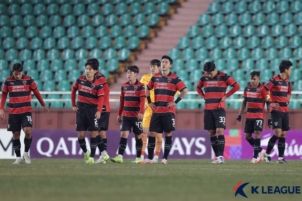 본문 이미지 - 포항 스틸러스는 11일 열린 2024-25 AFC 챔피언스리그 엘리트 리그 스테이지 7차전에서 가와사키 프론탈레에 0-4로 졌다. &#40;한국프로축구연맹 제공&#41;