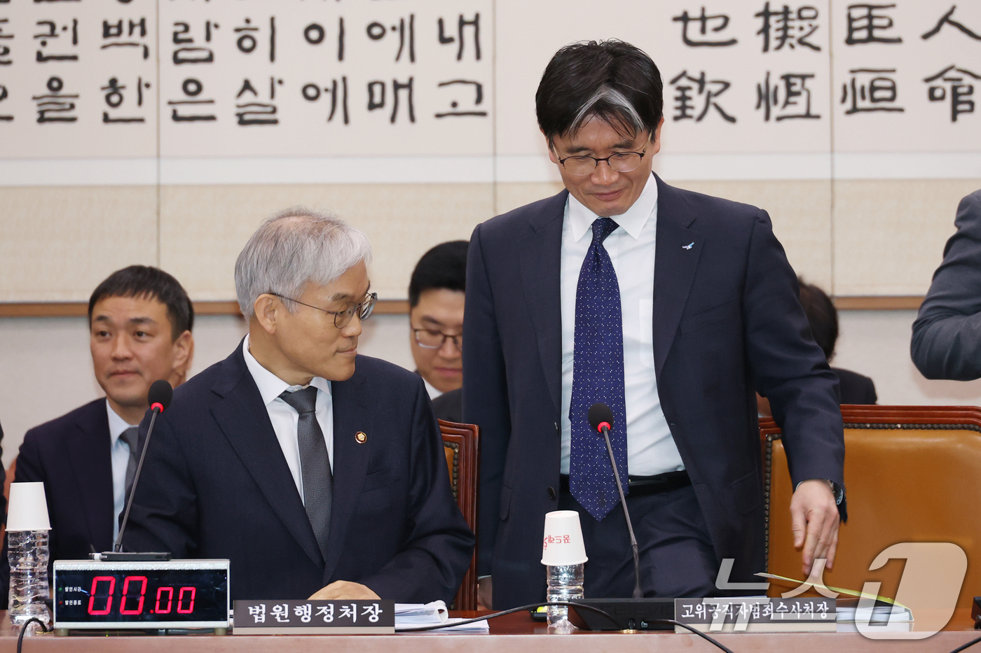 (서울=뉴스1) 이광호 기자 = 오동운 고위공직자범죄수사처장이 12일 오전 서울 여의도 국회에서 열린 법제사법위원회 전체회의에 출석하고 있다. 왼쪽은 천대엽 법원행정처장. 2025 …