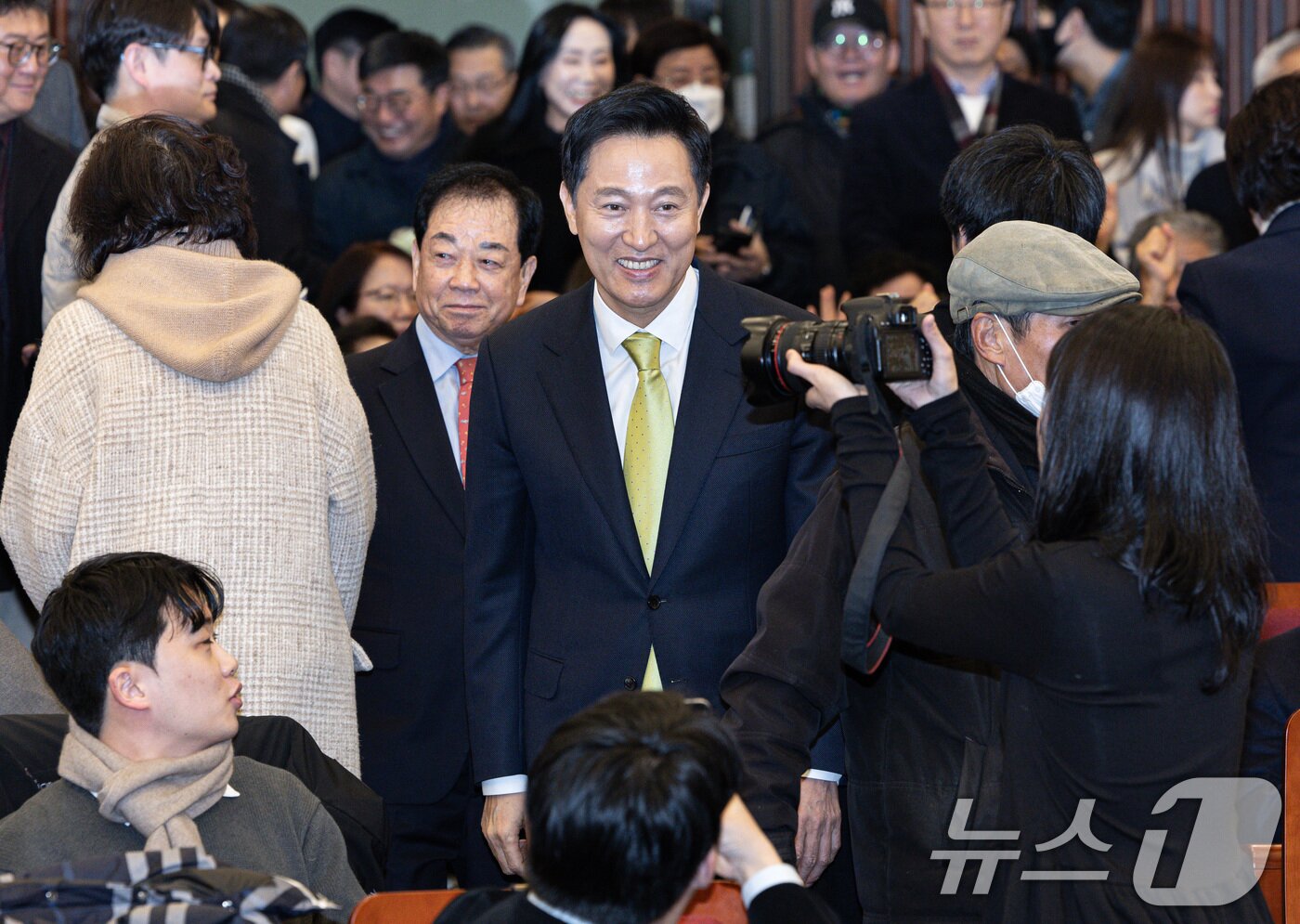 본문 이미지 - 오세훈 서울시장이 12일 오전 서울 여의도 국회 도서관 대강당에서 서울특별시 ·서울연구원 주최로 열린 87체제 극복을 위한 지방분권 개헌 토론회에 참석하고 있다. 2025.2.12/뉴스1 ⓒ News1 이재명 기자