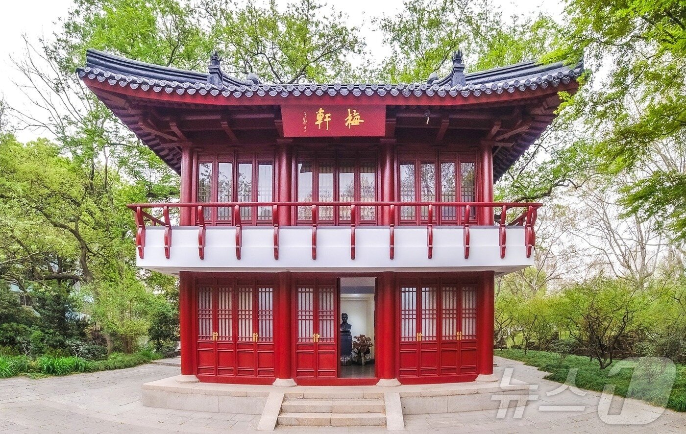 본문 이미지 - 상하이 루쉰공원 내에 위치한 매원 윤봉길의사 기념관