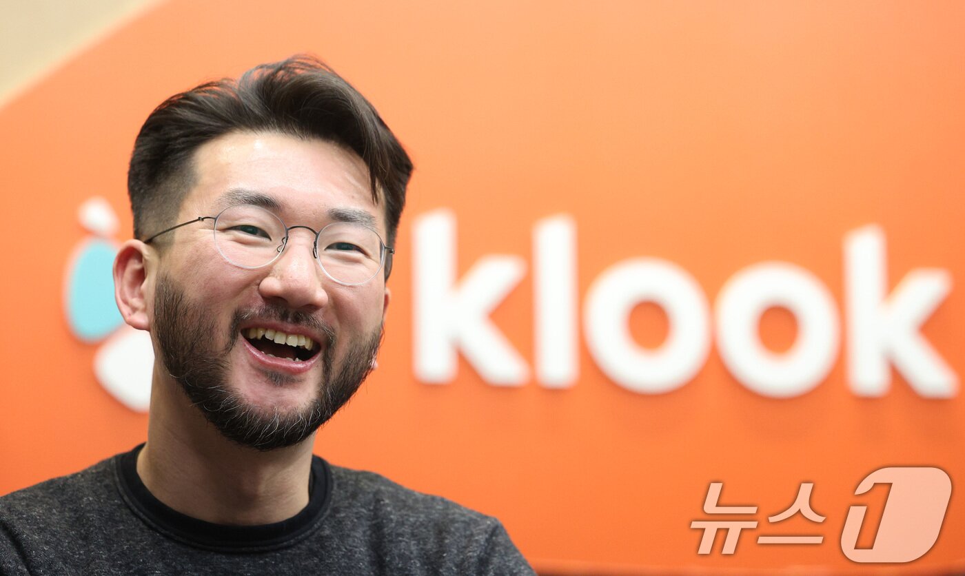 본문 이미지 - 이준호 클룩 한국 지사장이 12일 오후 서울 서초구의 한 공유오피스에서 뉴스1과 인터뷰를 하고 있다. 2025.2.12/뉴스1 ⓒ News1 신웅수 기자