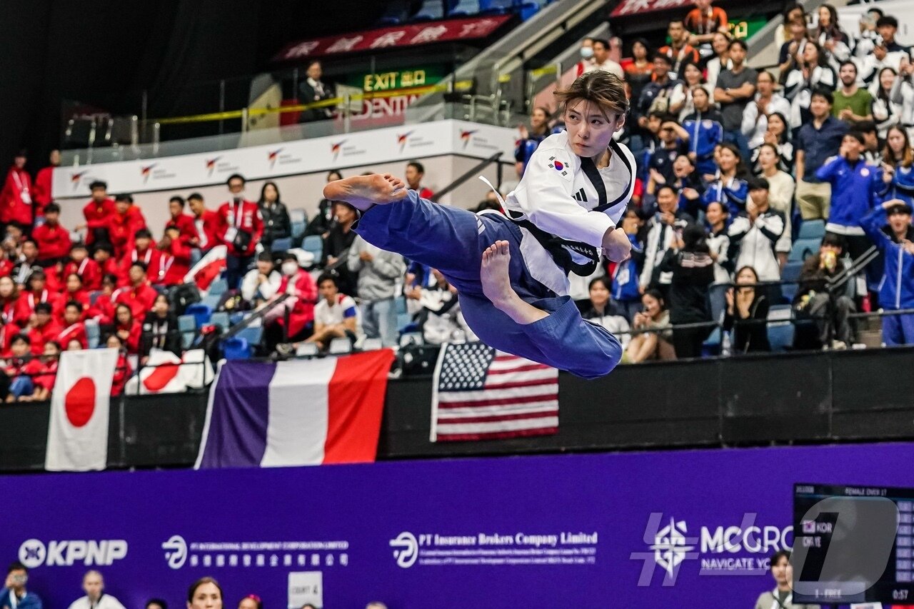 본문 이미지 - 2024 홍콩세계선수권대회 자유품새 개인전에서 1위를 차지한 차예은 선수.&#40;용인시 제공&#41;