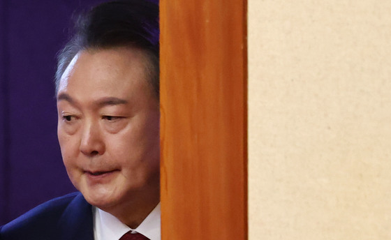 윤석열 내란 무기징역 뒤 '체포 방해' 2심…법리적 의미 주목