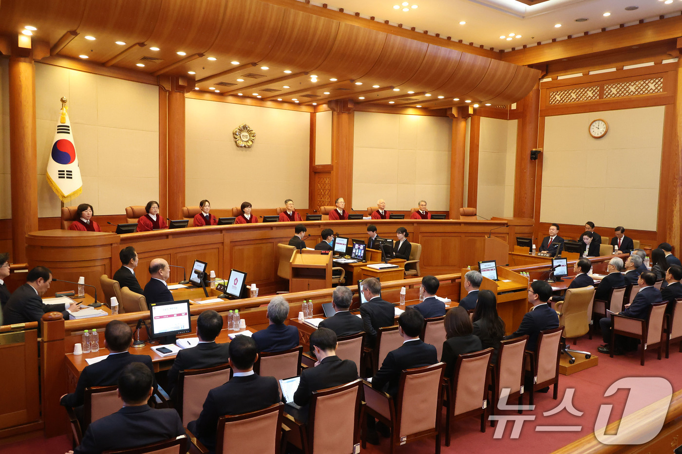 (서울=뉴스1) 사진공동취재단 = 13일 오전 서울 종로구 헌법재판소에서 윤석열 대통령 탄핵심판 8차 변론이 열리고 있다.  2025.2.13/뉴스1